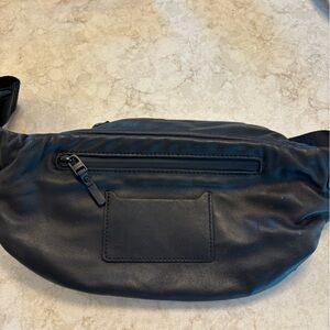 Lo & Sons Black Leather Travel Bag